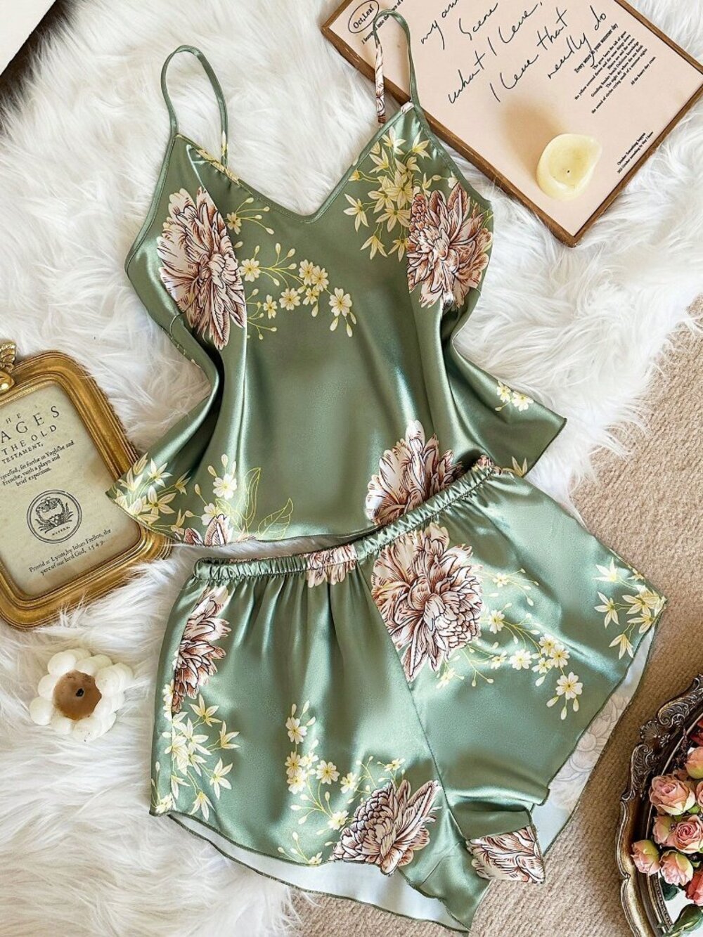 Green Women's Sexy Floral Deep-V Print Camisole And Shorts Set